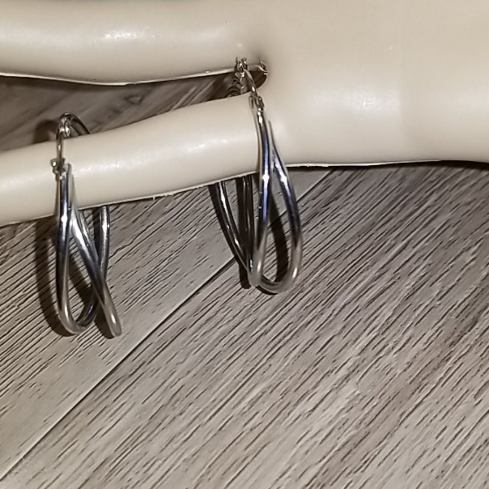 <ITALY MILOR> Criss-Crossed Stainless Steel Hoops - Picture 10 of 16